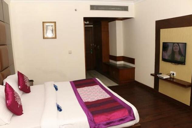OYO Premium Pakhowal Road - Photo5