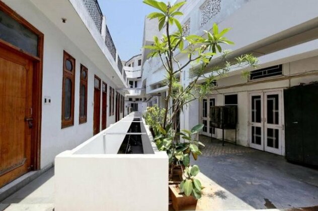 Parkash Hotel