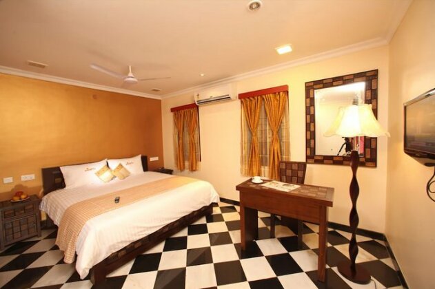 Meenakshi's Sunshine Hotel - Photo2