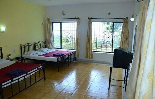 Dwarka Hotel - Photo2
