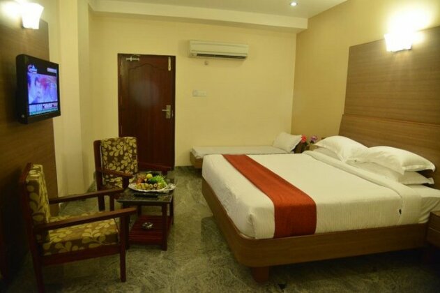 Sri Balaji Hotels - Photo2