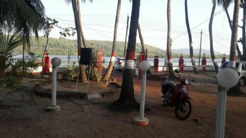 Manali river & beach view resort