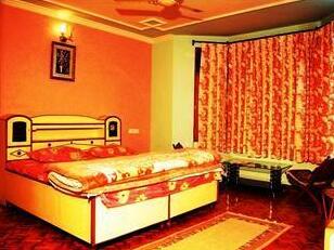 Abrol Hotel and Cottages - Photo4