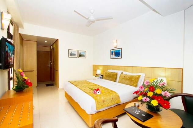 Broadways Inn - Photo2