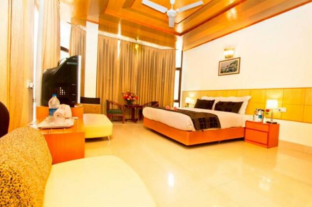 Broadways Inn - Photo3