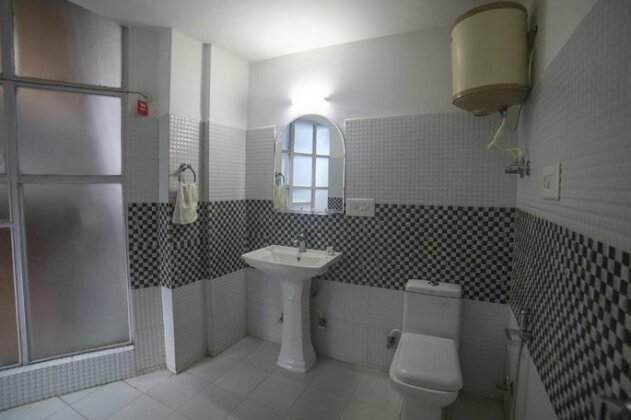 Cozy 1BR Stay on Mall Road Manali - Photo5