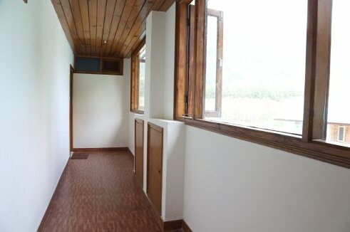Hotel Chandermukhi Manali - Photo4