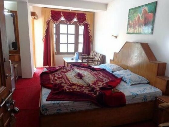 Hotel Mahajan Manali - Photo2