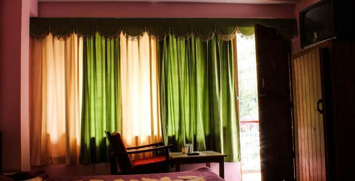 Hotel Pushpak Manali - Photo2
