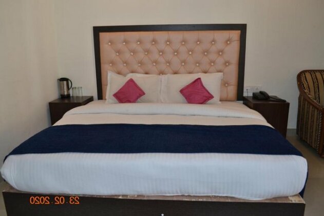 Mallu Singh's - Photo5