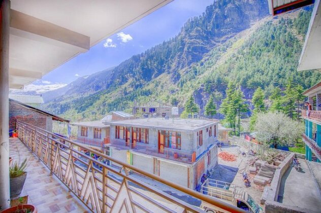 Mountain-View 1BR Abode in Manali - Photo4