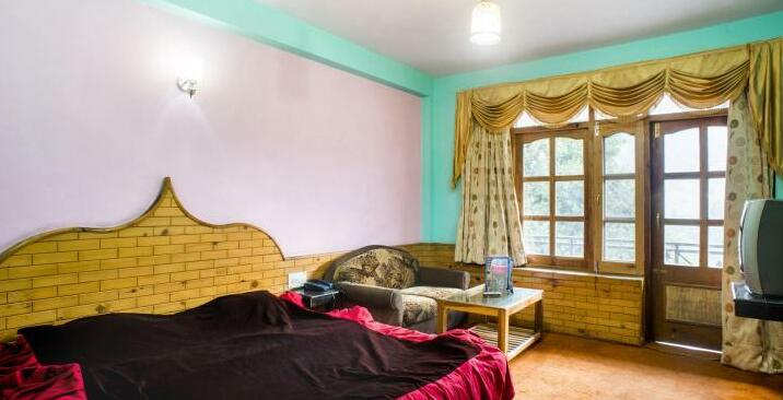 OYO 13218 Hotel Hollywood - Photo3