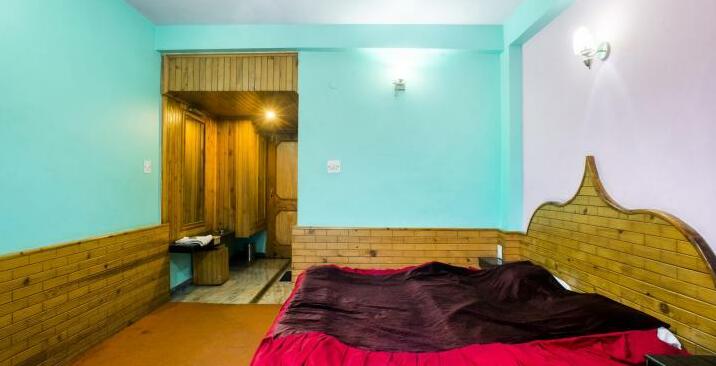OYO 13218 Hotel Hollywood - Photo4