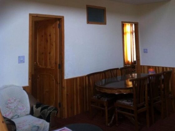 OYO 13679 CRC Paramount Cottage - Photo5