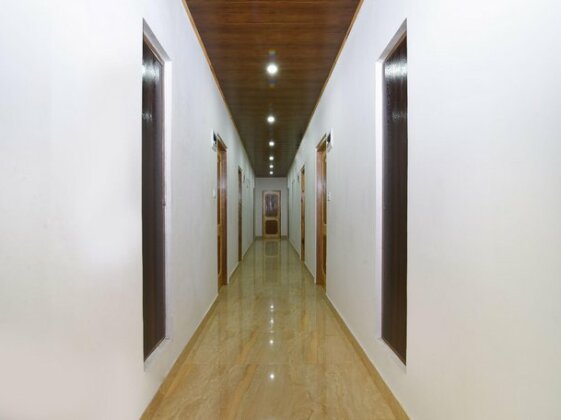 OYO 15699 Hotel Conifer - Photo2