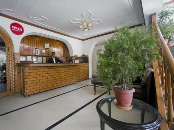 OYO Rooms Model Town - Photo2