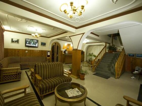 OYO Rooms Model Town - Photo3