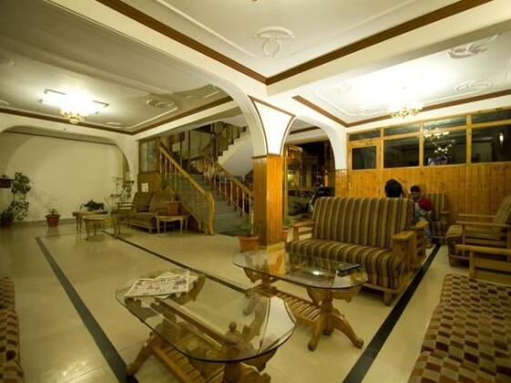 OYO Rooms Model Town - Photo4