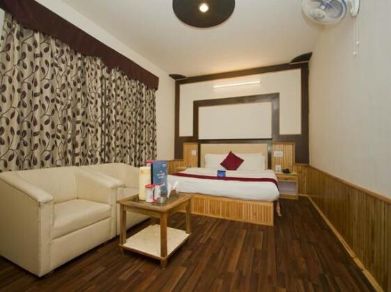 OYO Rooms Model Town - Photo5