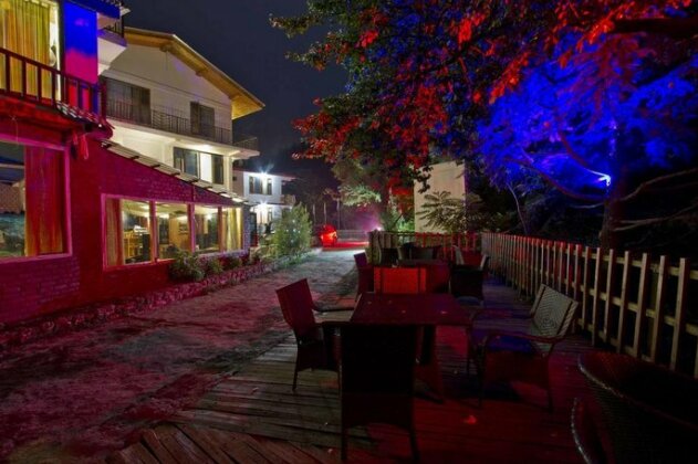 Sashas Hotel - Photo2
