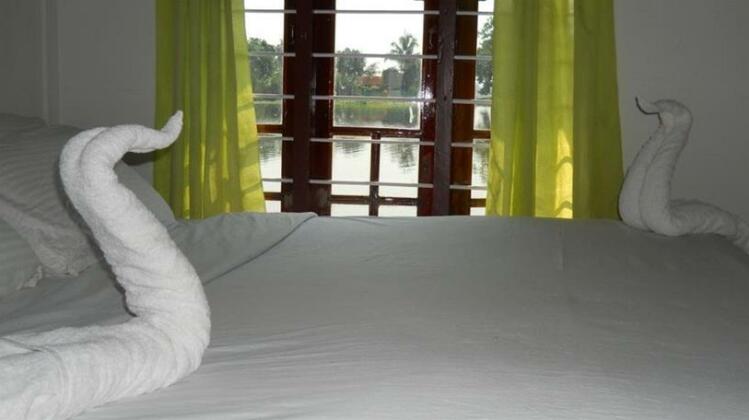 Backwaters Houseboat - Photo3