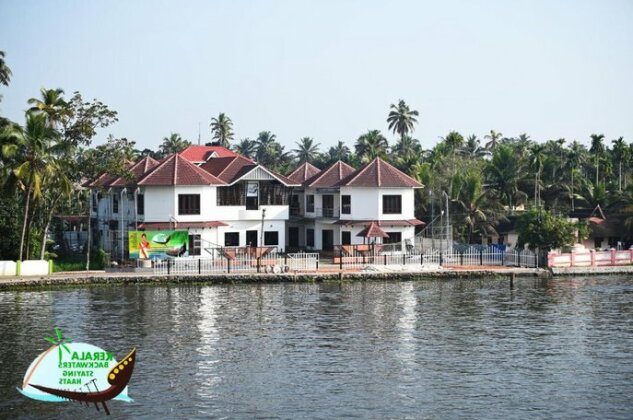 Kerala backwaters staying haats - Photo2