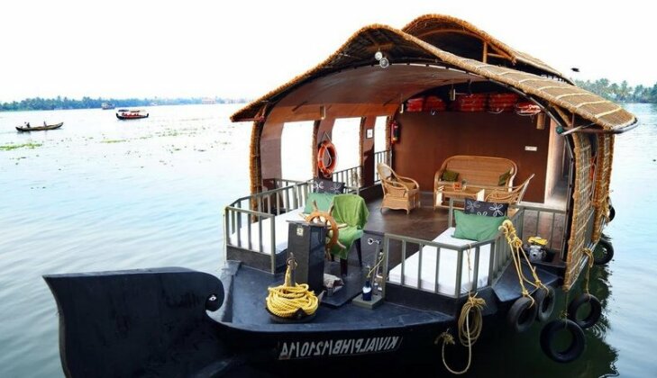 Our Houseboat - Photo5
