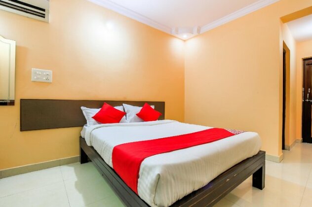 OYO 23035 Srinivas Residency - Photo4