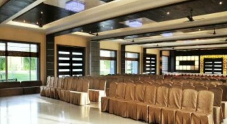 Brijwasi Lands Inn - Photo4