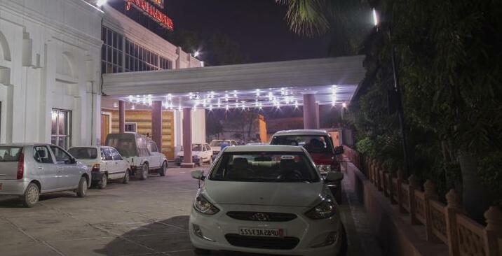 Hotel Goverdhan Palace Mathura - Photo4
