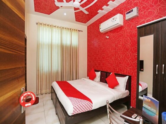 OYO 17066 Hotel Pushpa Palace