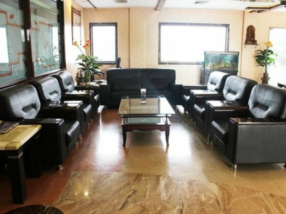 OYO Premium Masani Road - Photo4