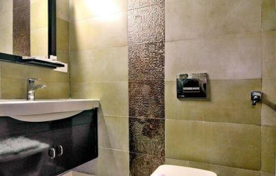 Hotel Empress Court - Photo2