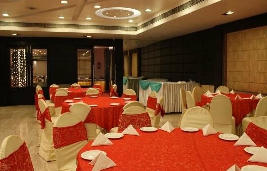 Hotel Samrat Heavens - Photo2