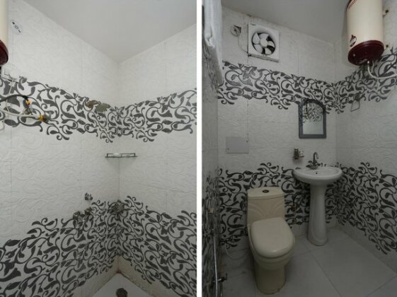 OYO 27731 Hotel Grand A-star - Photo4