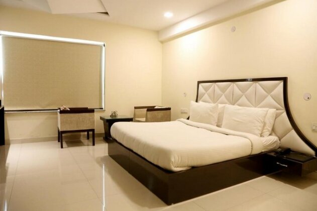 Kingdom Hotel Moga - Photo3
