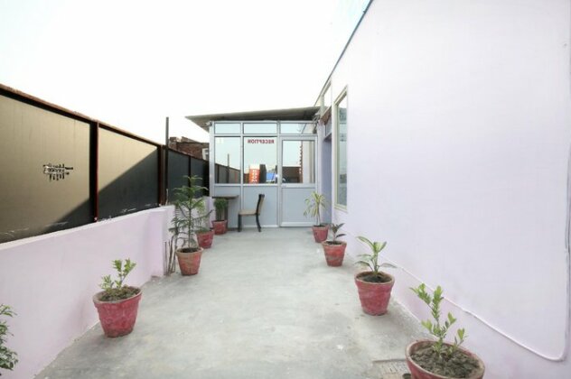 OYO 16099 Motel Four Season - Photo4
