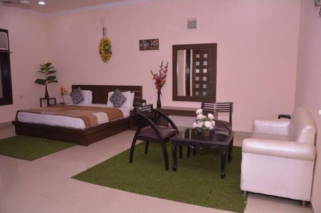 Midtown Hotel and Banquets - Photo4