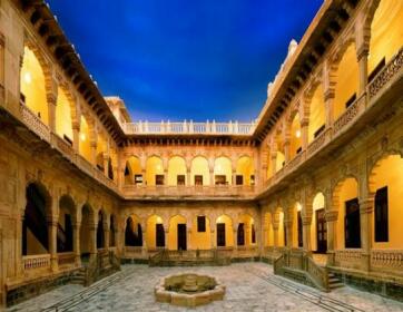 Neemrana's Darbargadh Palace