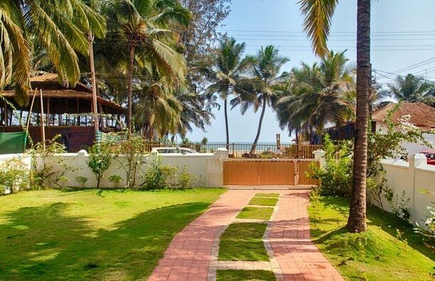 4 B/R Georgous Morjim Beach House - Photo3