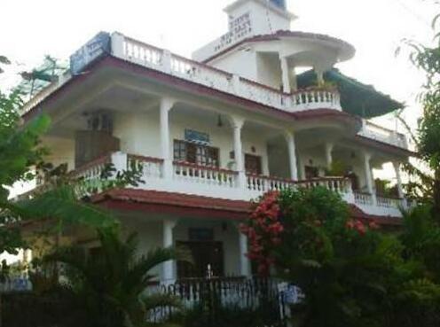 OYO 13311 White Feather Resort - Photo2