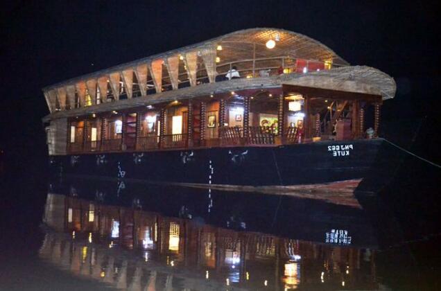 Shri Kute House Boat - Photo4