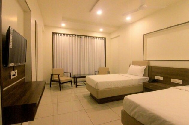 Hotel Srijan Inn - Photo2