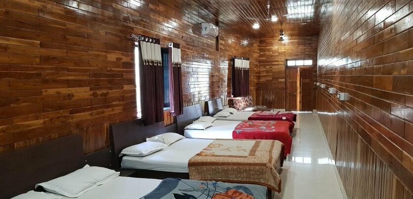 Lavish rooms with amazing views of Nakki Lake