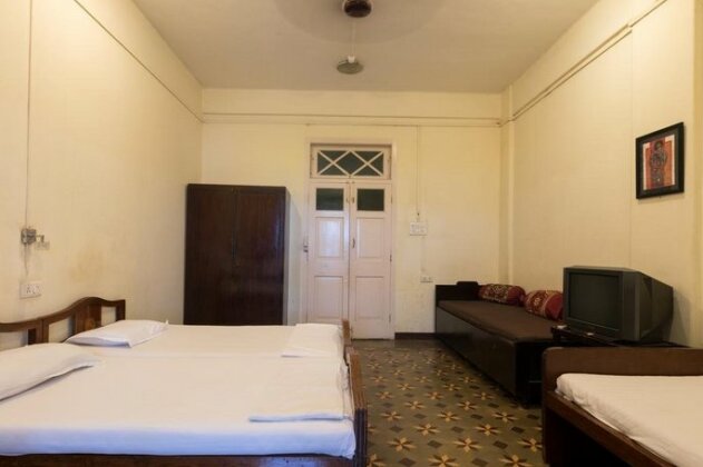 Bed and Breakfast at Colaba - Photo5
