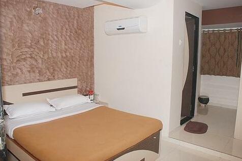 Comfort Inn and Suites Jogeshwari West - Photo3