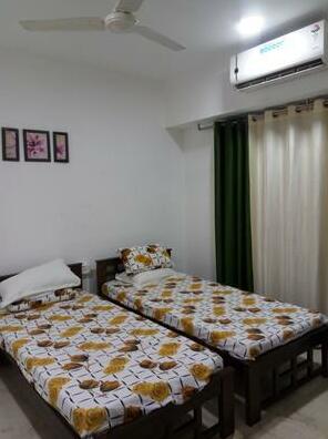 Deluxe Room with twin beds AC/TV/WIFI