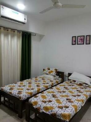 Deluxe Room with twin beds AC/TV/WIFI