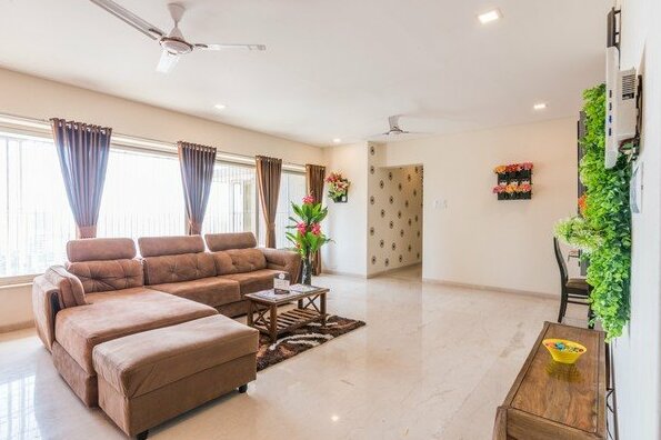 Florals Chic Suite 3BHK on Higher Floor - Photo2