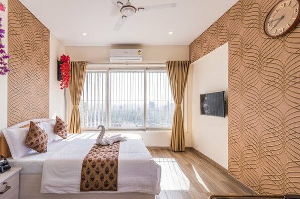 Florals Chic Suite 3BHK on Higher Floor - Photo5